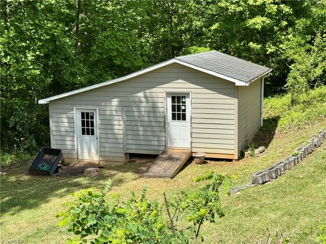 417 White Pines Country Club Road, Mount Airy, NC 27030
