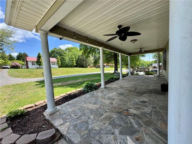 417 White Pines Country Club Road, Mount Airy, NC 27030