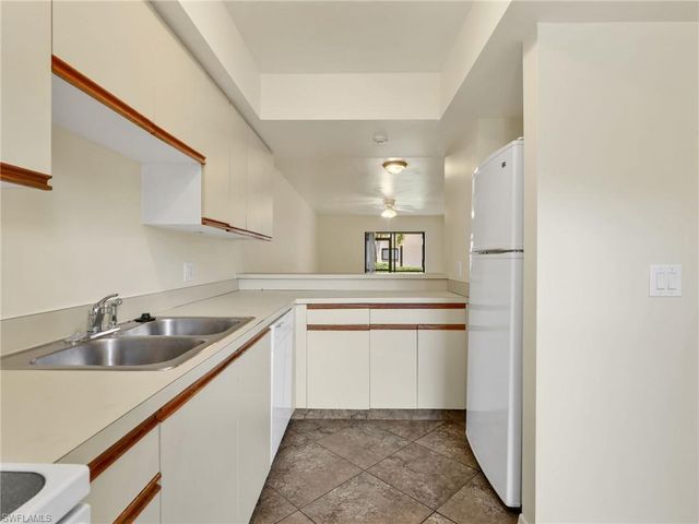10041 Maddox LN 102, Bonita Springs, FL 34135