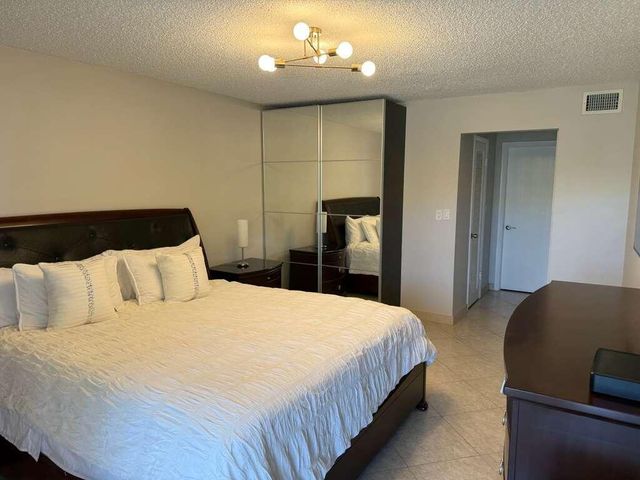 4040 N Hills Drive 26, Hollywood, FL 33021