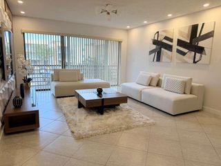 4040 N Hills Drive 26, Hollywood, FL 33021