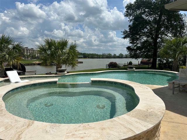 11369 Grand Pine Drive, Montgomery, TX 77356