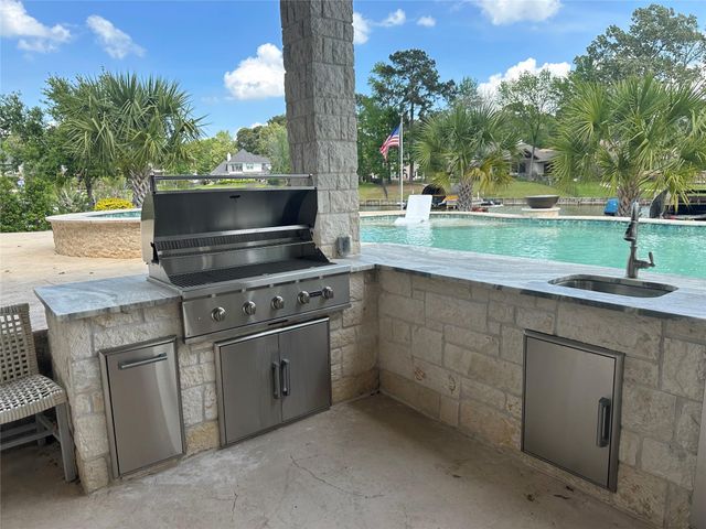 11369 Grand Pine Drive, Montgomery, TX 77356