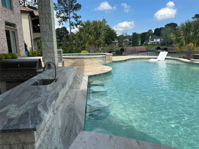 11369 Grand Pine Drive, Montgomery, TX 77356