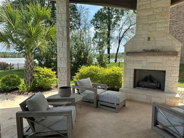 11369 Grand Pine Drive, Montgomery, TX 77356