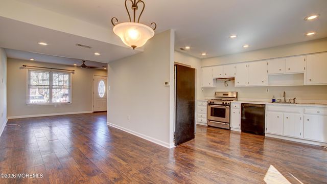 43 Kingsley Way, Freehold, NJ 07728