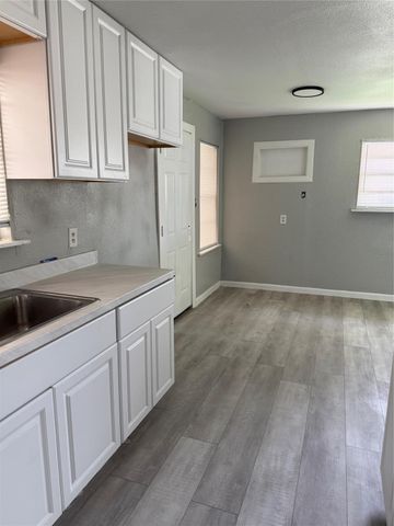 2402 Rosemead Dr, Pasadena, TX 77506