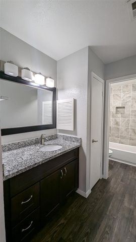 5711 Sugar Hill Drive 98, Houston, TX 77057