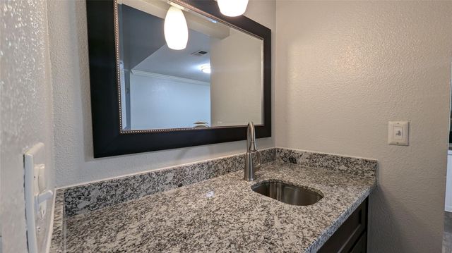 5711 Sugar Hill Drive 98, Houston, TX 77057