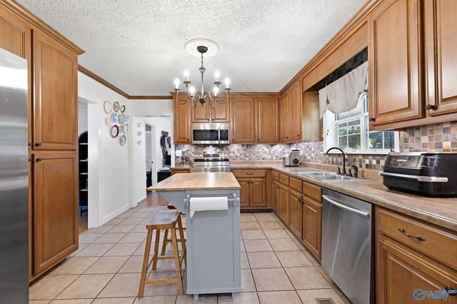 565 Buchanan Road, Albertville, AL 35950