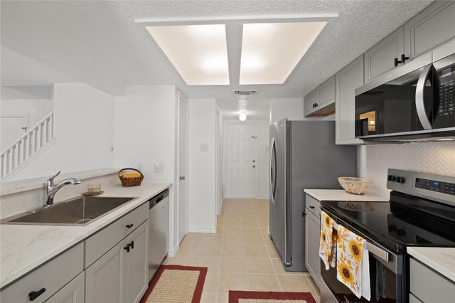 2601-B Alcott LN B, Austin, TX 78748