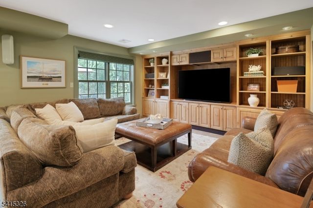 72 Huron Dr, Chatham Twp., NJ 07928