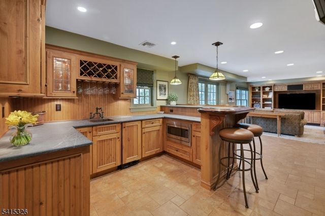 72 Huron Dr, Chatham Twp., NJ 07928