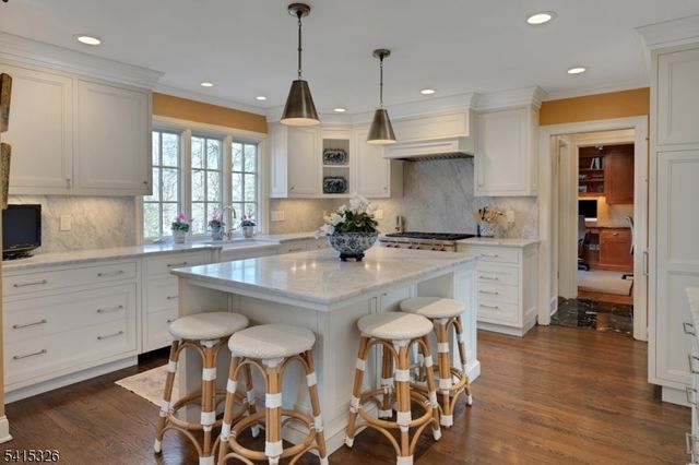 72 Huron Dr, Chatham Twp., NJ 07928