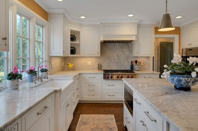 72 Huron Dr, Chatham Twp., NJ 07928