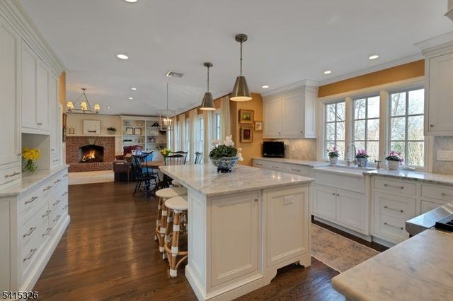 72 Huron Dr, Chatham Twp., NJ 07928