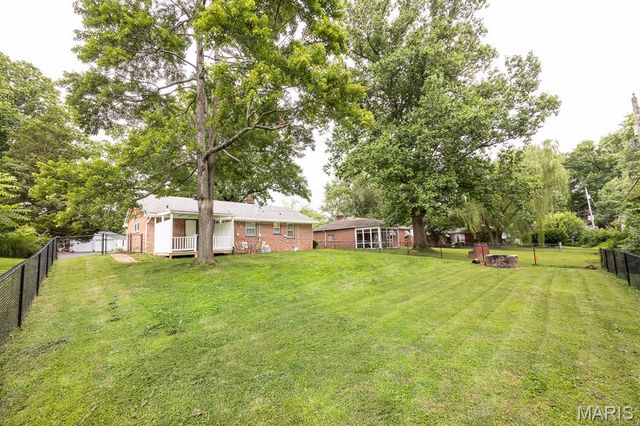 6908 Osage Drive, Belleville, IL 62223