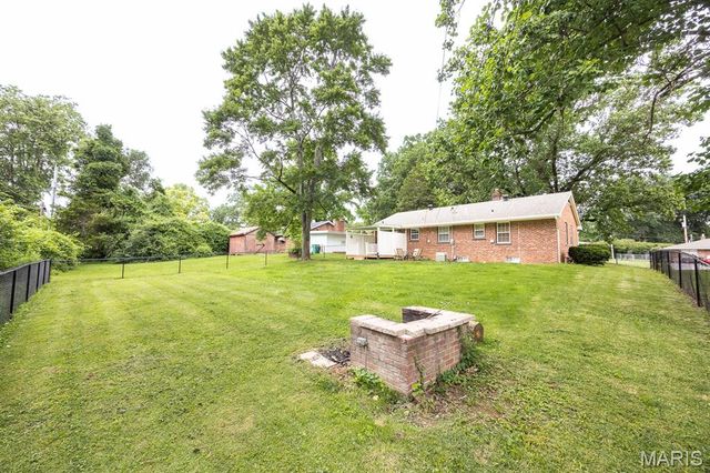 6908 Osage Drive, Belleville, IL 62223
