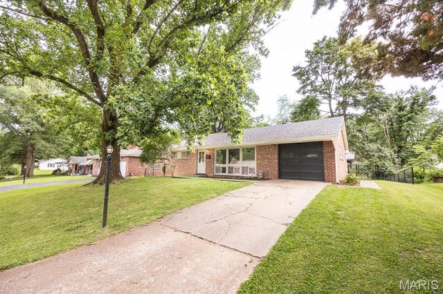 6908 Osage Drive, Belleville, IL 62223