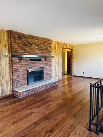 337 East Farm Road 96, Springfield, MO 65803