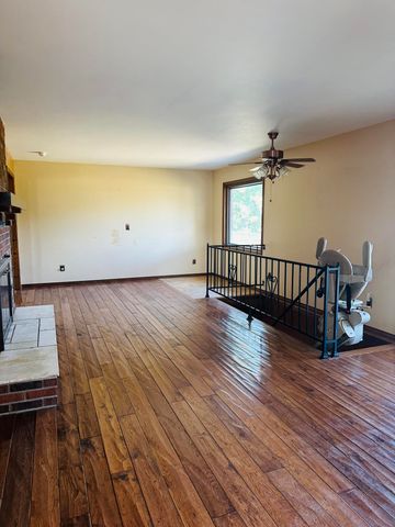 337 East Farm Road 96, Springfield, MO 65803