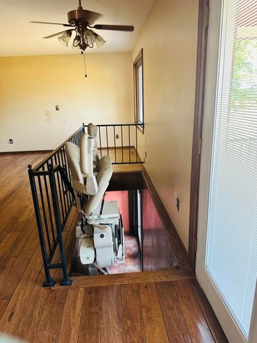 337 East Farm Road 96, Springfield, MO 65803