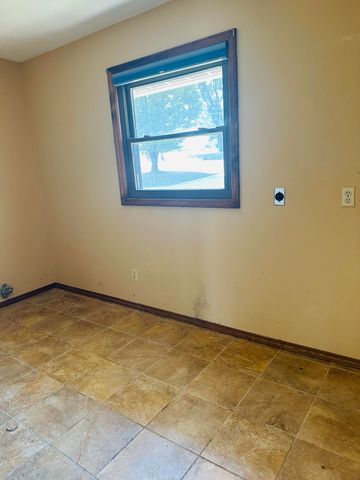 337 East Farm Road 96, Springfield, MO 65803