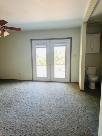 337 East Farm Road 96, Springfield, MO 65803