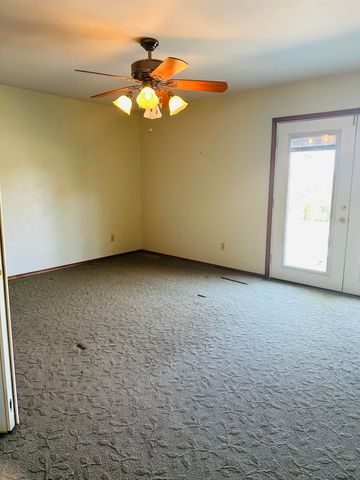 337 East Farm Road 96, Springfield, MO 65803