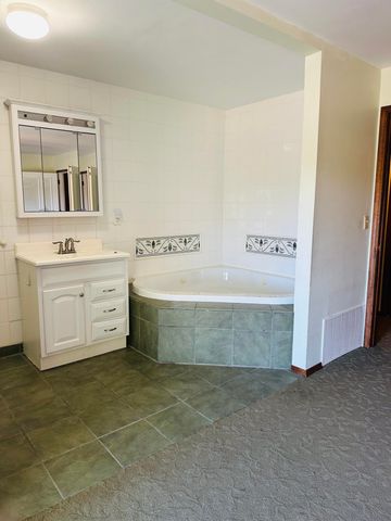 337 East Farm Road 96, Springfield, MO 65803