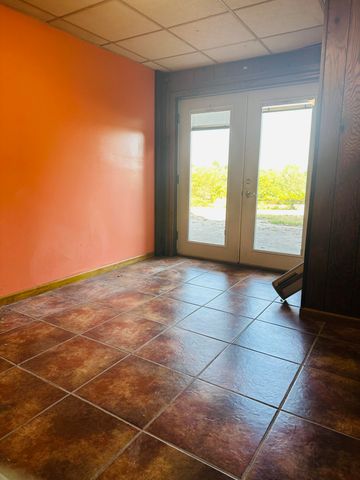 337 East Farm Road 96, Springfield, MO 65803