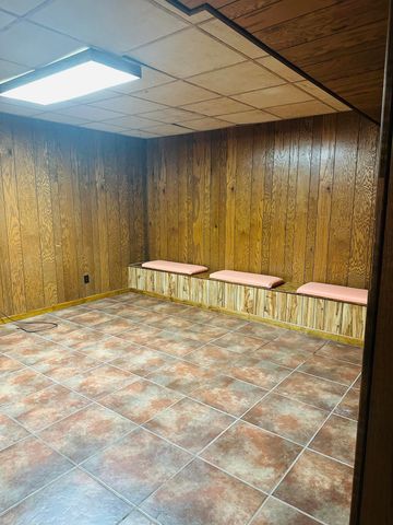 337 East Farm Road 96, Springfield, MO 65803