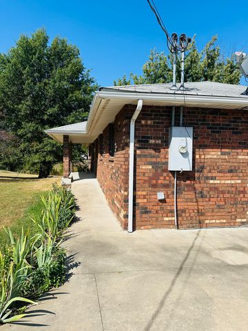 337 East Farm Road 96, Springfield, MO 65803