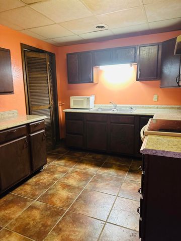 337 East Farm Road 96, Springfield, MO 65803