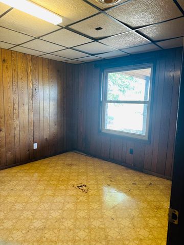 337 East Farm Road 96, Springfield, MO 65803