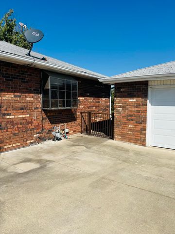 337 East Farm Road 96, Springfield, MO 65803