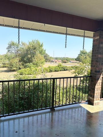 337 East Farm Road 96, Springfield, MO 65803