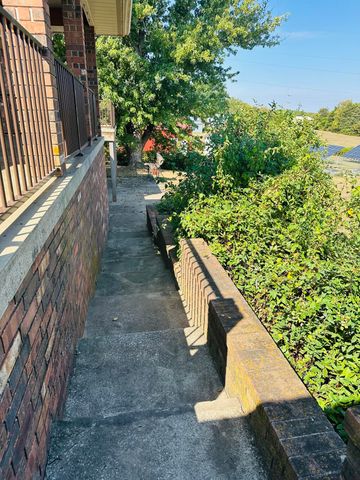 337 East Farm Road 96, Springfield, MO 65803