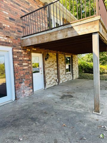 337 East Farm Road 96, Springfield, MO 65803