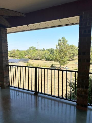 337 East Farm Road 96, Springfield, MO 65803