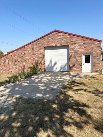 337 East Farm Road 96, Springfield, MO 65803