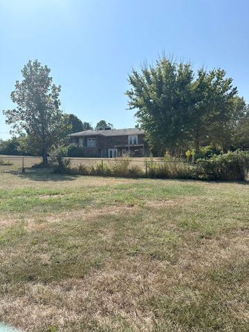 337 East Farm Road 96, Springfield, MO 65803