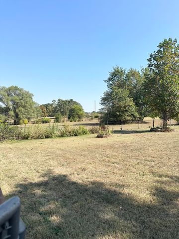 337 East Farm Road 96, Springfield, MO 65803