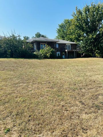337 East Farm Road 96, Springfield, MO 65803