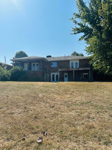 337 East Farm Road 96, Springfield, MO 65803