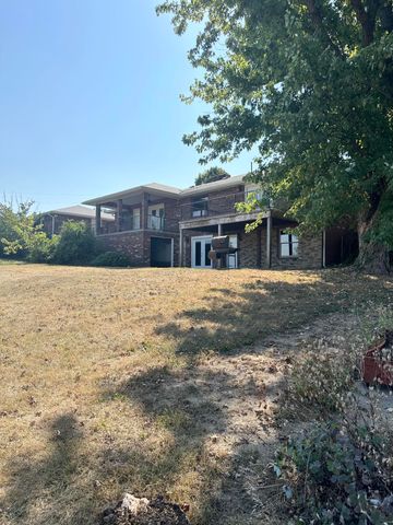 337 East Farm Road 96, Springfield, MO 65803