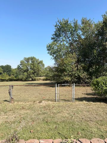 337 East Farm Road 96, Springfield, MO 65803