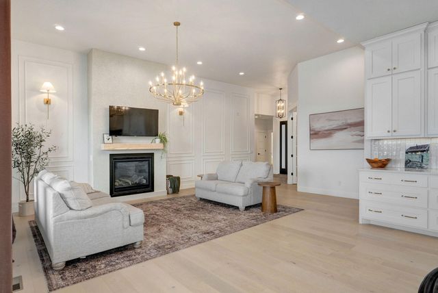 2124 N Silver Charm Avenue, Springfield, MO 65802