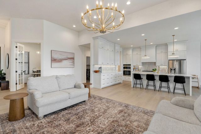 2124 N Silver Charm Avenue, Springfield, MO 65802