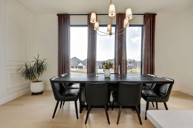 2124 N Silver Charm Avenue, Springfield, MO 65802